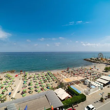 Tre Balconi Sul Mare - Beachfront Sea-view - Happy Apartment Borghetto Santo Spirito