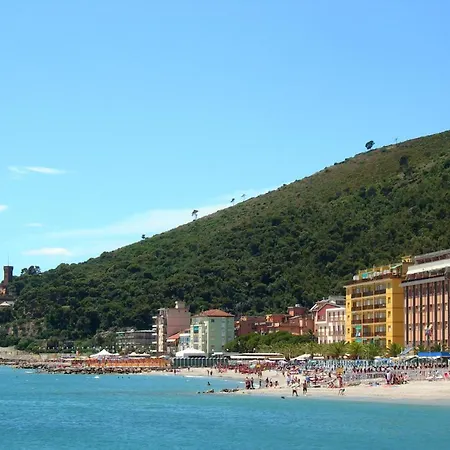 Tre Balconi Sul Mare - Beachfront Sea-view - Happy Borghetto Santo Spirito